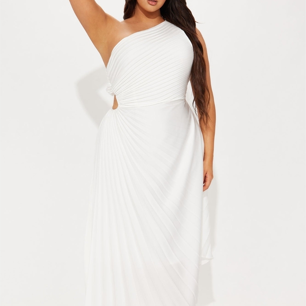 Elegant White One-Shoulder Dress - Picture 2 of 4